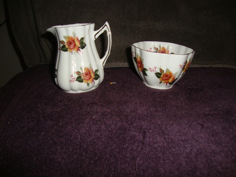 Elizabethan Fine Bone China England Creamer & sugar BEAUTIFUL/STORED FOR YEARS!