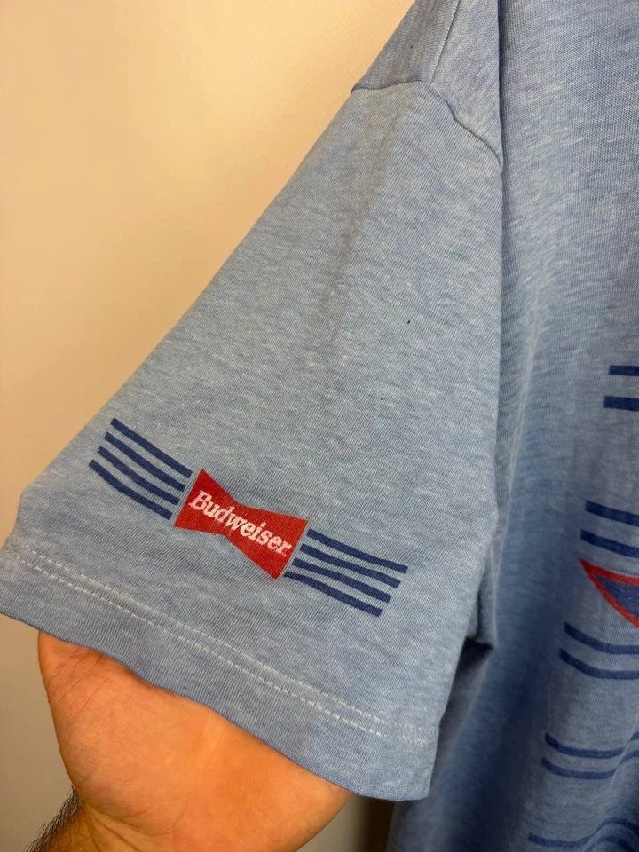 1996 Винтажная футболка Budseiser Blue Red Star графическое пиво - Изображение 2 из 4