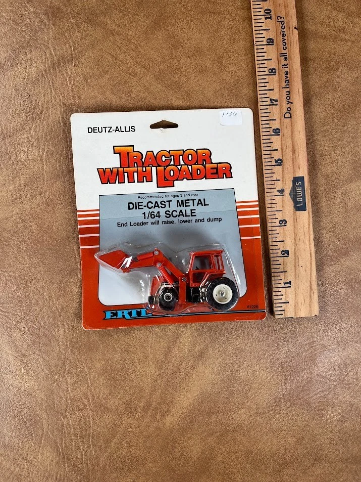 Deutz-Allis Tractor with Loader 1:64 1986 Ertl #1226 New In Package - Image 2 of 4
