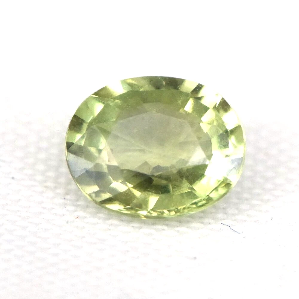 0.83ct NATUREL saphir thaïlandais vert vif ovale, pierre précieuse en vrac 6 x 5 mm VS - France 0.83ct NATUREL saphir thaïlandais vert vif ovale, pierre précieuse en vrac 6 x 5 mm VS - France