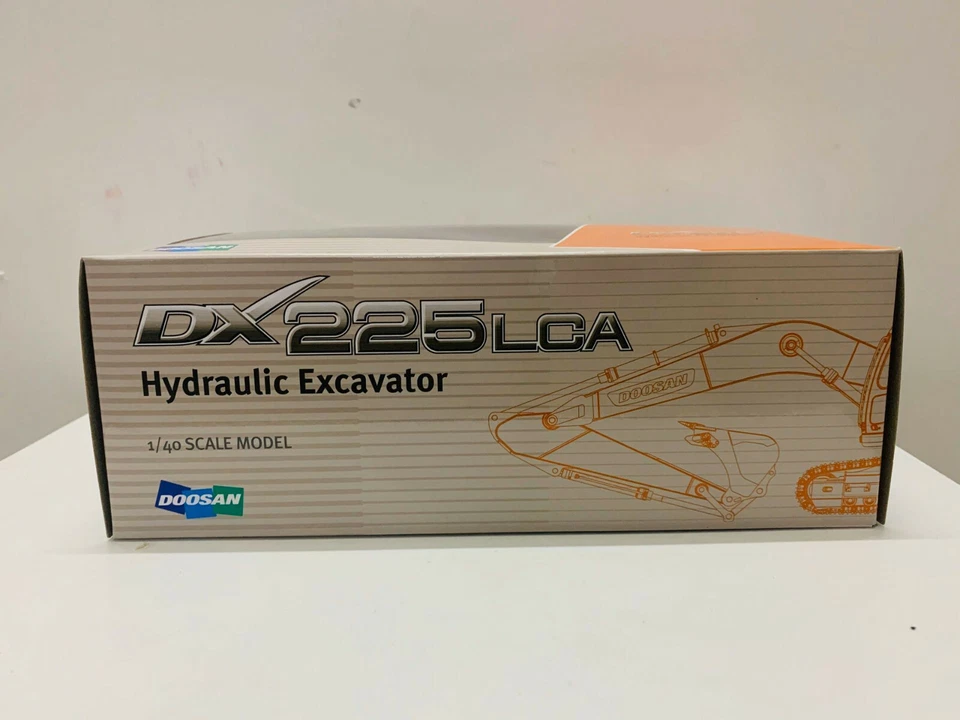 Doosan DX225LCA Hydraulic Excavator 1/40 Scale DieCast Model New in Original Box - Image 4 of 4