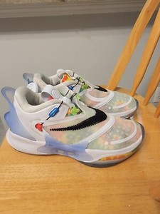 nike shoe tie itself