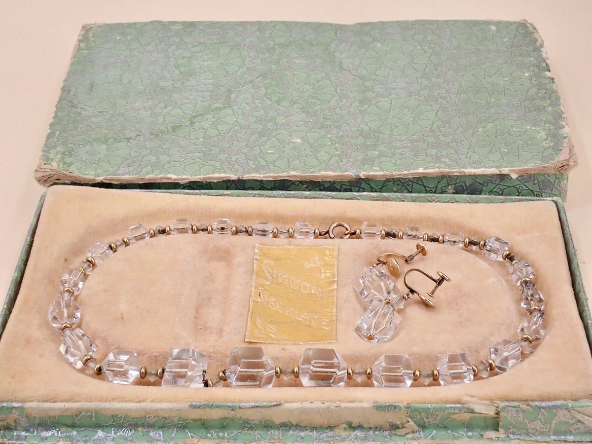 Simmons necklace shop