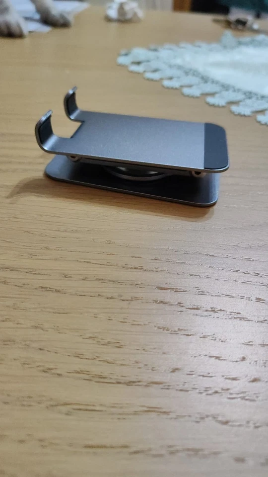 Supporto Telefono da Tavolo Regolabile Porta Cellulare Da Scrivania in Alluminio - Immagine 3 di 4