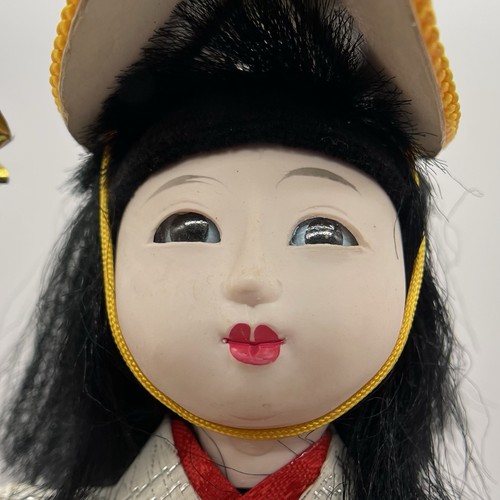 Vintage Boxed Geisha Gofun Doll on Stand Glass Eyes Kimono Fan Meiko Figurine - Foto 8 di 18