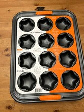 Image of Le Creuset Star Bake Tray 12 Cup Non Stick Carbon Steel BN Baking Pan