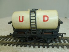 Tri-Ang R15 United Dairies Milk Tank Wagon - Triang