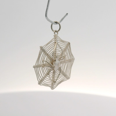 Vintage Sterling Silber Spinne auf einem Netz Charm