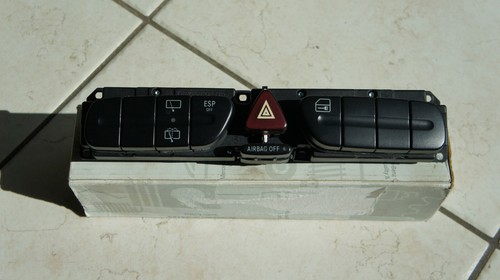Mercedes-Benz C-Klasse W203 Schalter Mittelkonsole A2038210551