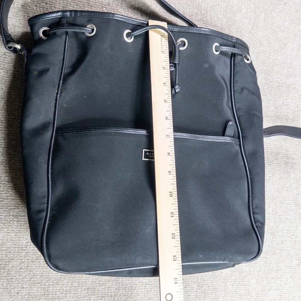 Kenneth Cole Reaction Bolso Negro Lona Cierre con Cordón Hobo Bolso de Hombro  Foto 4 de 4