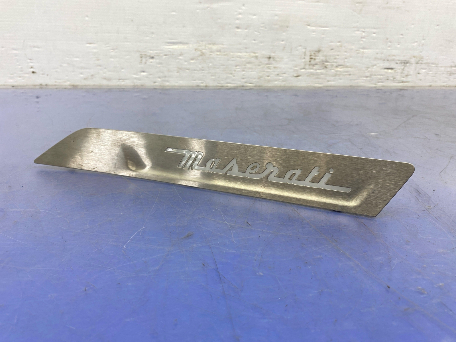 2017-2020 MASERATI LEVANTE M161 REAR RIGHT LED SILL SCUFF PLATE TRIM
