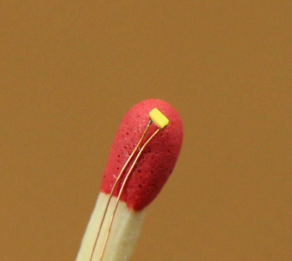 Pack 5pcs MICRO LED SMD 0603 ROUGE câblé 12V + R 1KΩ MODELISME JOUEF MKD - Immagine 2 di 4