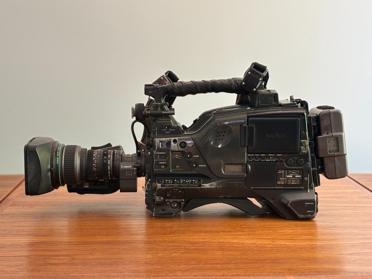 Sony PDW-700 XDCamcorder 24p/30p Option Board! XDCAM Movies Tripod