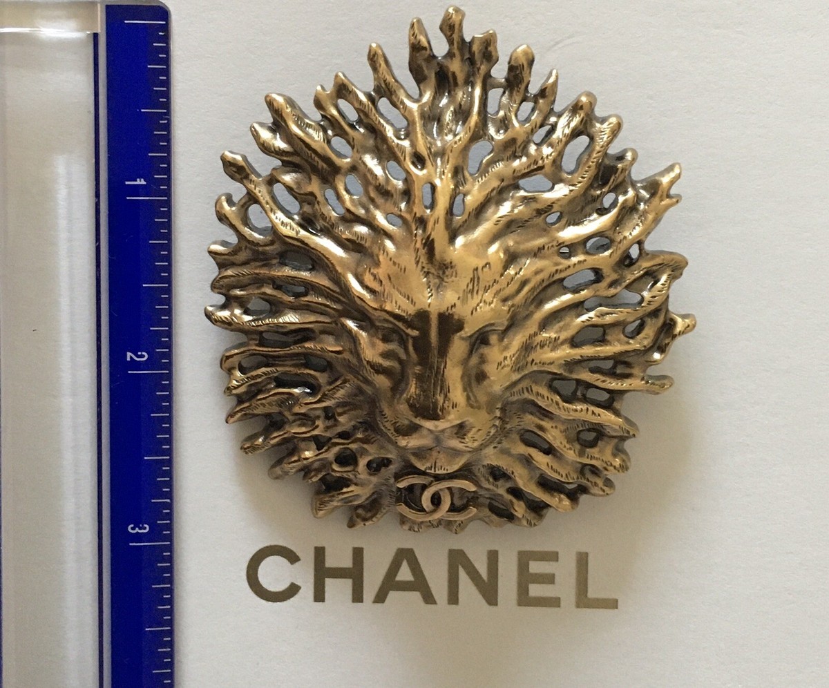 ssimmttong⭐︎正規品CHANEL ピンバッチ３点セット New w Box CHANEL Limited Edition Maxi Lion Head Brooch Pin