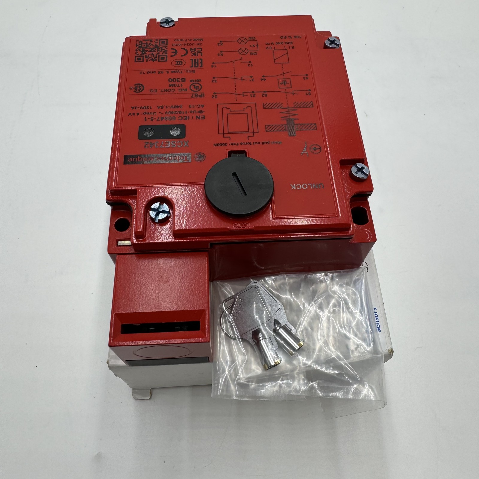 Safety Limit Switch/ Solenoid Interlock Switch XCSE7532 Telemecanique