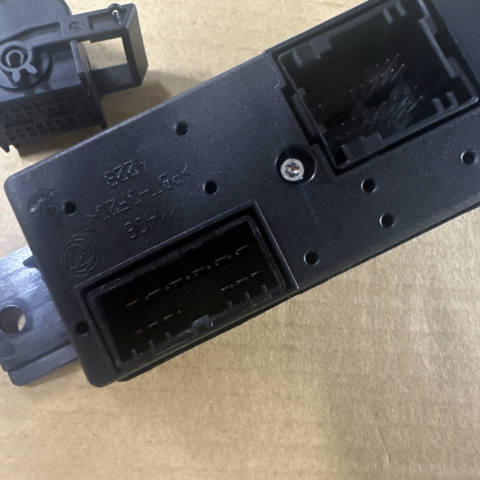 03-13 Maserati Quattroporte M139 Front Right Side Door Window Control Switch OEM