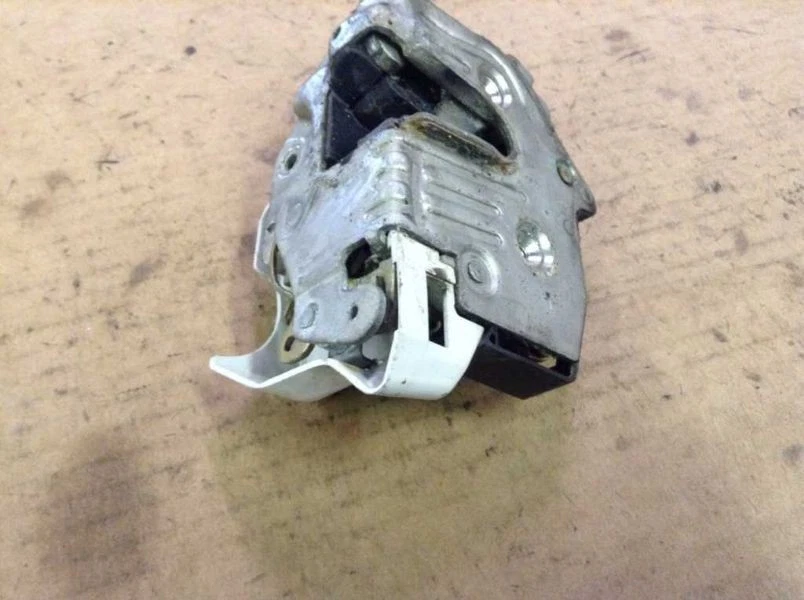 Cerradura puerta trasera izquierda lado conductor se adapta a 94 95 mercedes e320 Foto 3 de 3