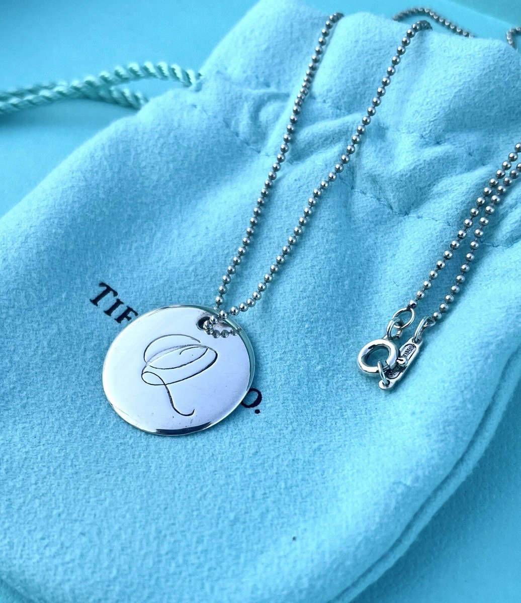 【Tiffany & Co】Tiffany Notes Alphabet disc charmペンダント Tiffany Notes:Letter A Round Pendant in Sterling Silver