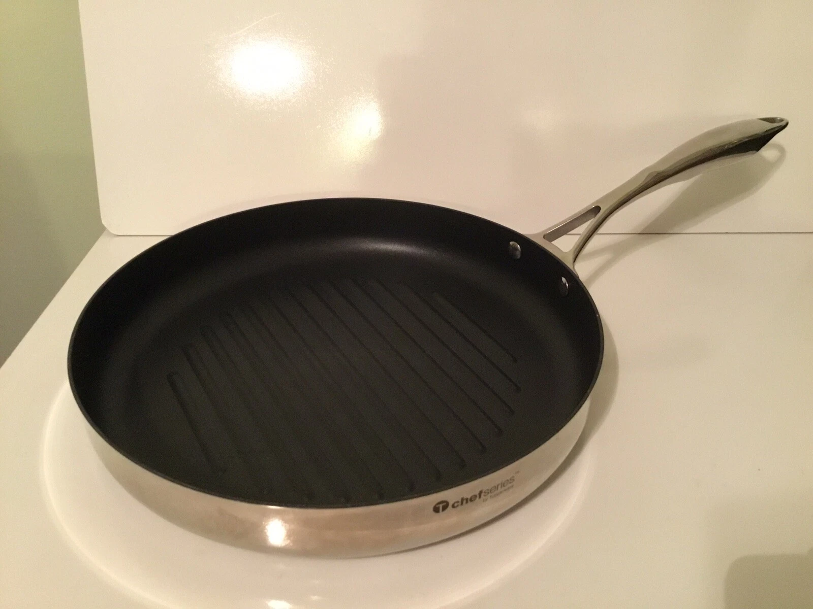 TUPPERWARE CHEF SERIES 12” ROUND STAINLESS STEEL NON-STICK GRILL PAN - -