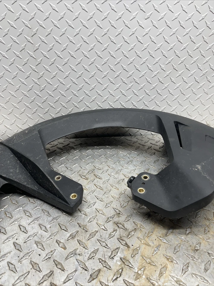 Soporte guardabarros rueda delantera izquierda Can Am Ryker 600 19-21 705011696 Foto 4 de 4