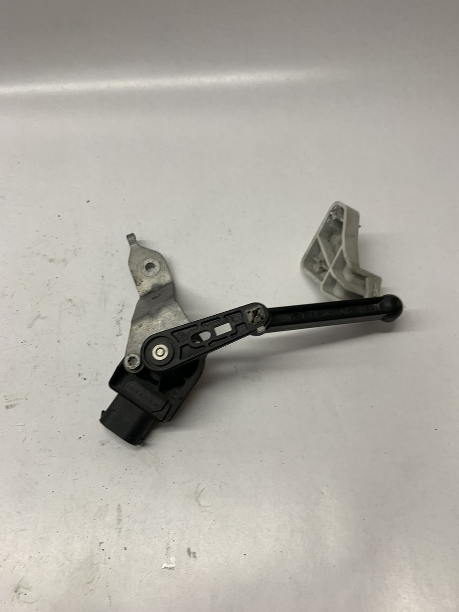 2019 BMW 3 G20 Rear Left Side Height Level Sensor 6870000