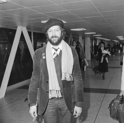 Eric Clapton pictured leaving Heathrow airport for California 1979 Old Photo