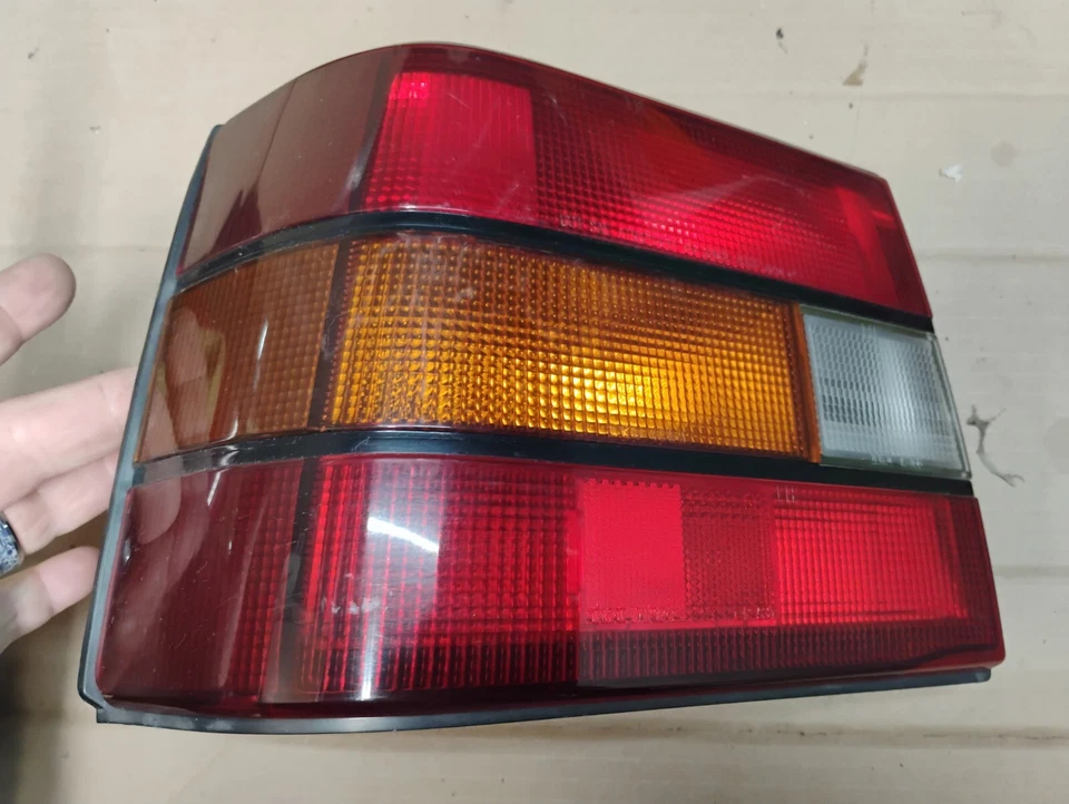 Luz trasera original Chevrolet Geo Spectrum 1985-1986 lado izquierdo lado conductor Foto 3 de 4