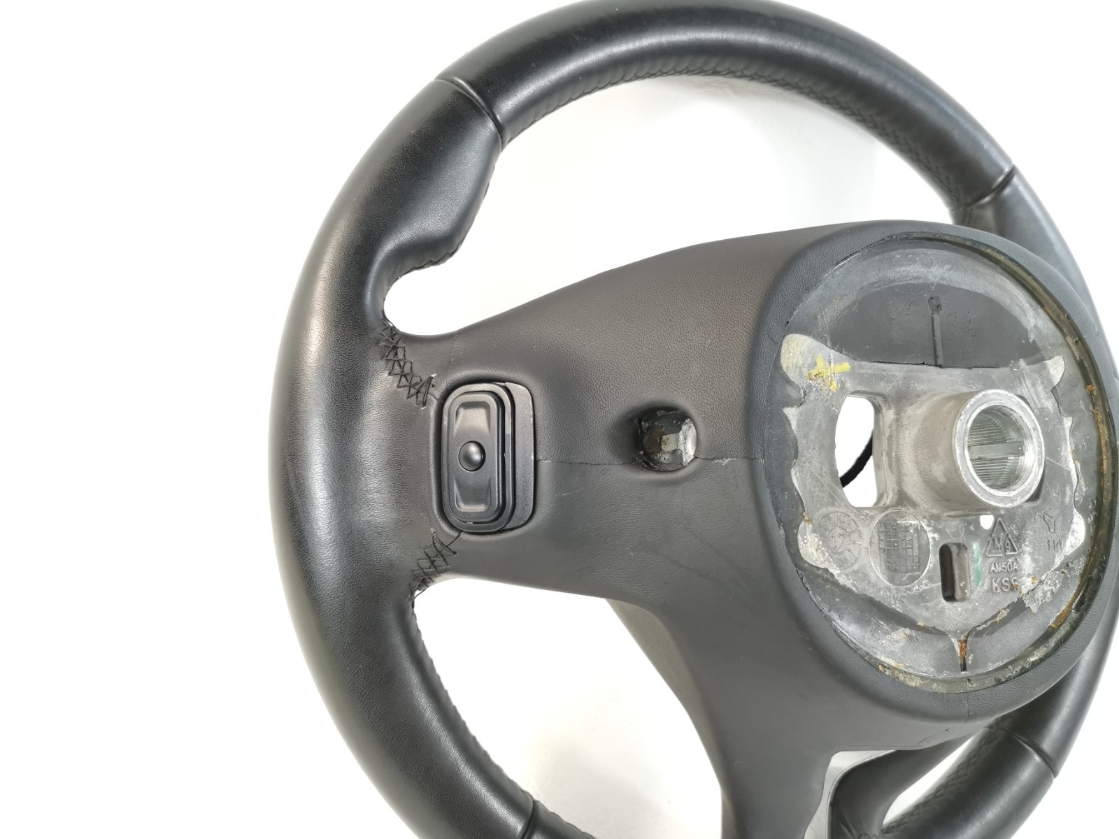 Maserati Levante 2017 Steering wheel P/N 670087613