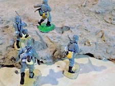 4 Conte WW11 German's well Painted  1/32nd  ( July. Listing)