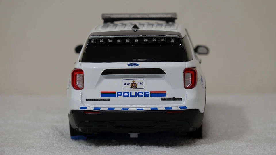 1/24 Canadian Mounted Police 2022 Explorer with Lights Siren SEE DESCRIPTION! - Image 3 of 4