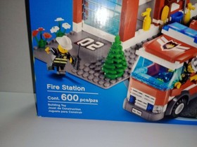 LEGO City Set 7945 Fire Station  RETIRED RARE  New/Factory Sealed 