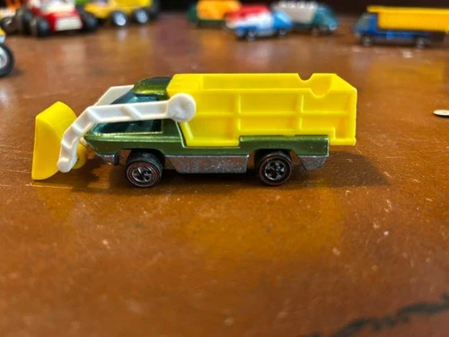 Hot Wheels Redline Heavyweights Scooper Truck w/ repo bed.