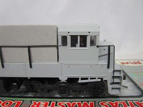 Atlas HO Undecorated GE U30C Diesel Locomotive w/o Nose Headlight NOS DCC Ready - Picture 5 of 10