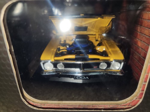 1:24 DDA Ford XY GT Falcon Ute Yellow Ochre Black stripes DDA2488 - Picture 3 of 6