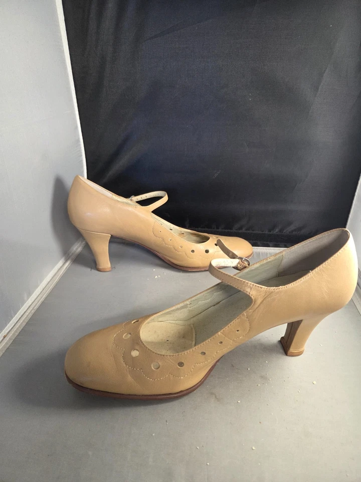 Zapatos para mujer Aerosoles beige talla 9M tacones bloque cerrados punta redonda hebilla al tobillo Foto 3 de 4