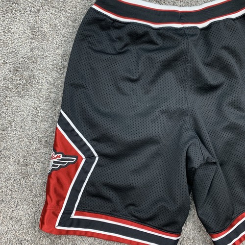PANTALONES CORTOS DE MALLA VINTAGE NIKE AIR JORDAN WINGS NEGRO/ROJO JUMPMAN TALLA MEDIANA - Imagen 10 de 12