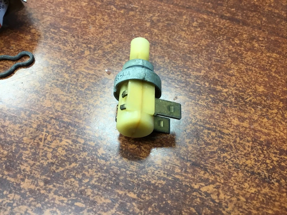 Nuevo de Lote Antiguo Ford 1967 1968 1969 1970 1971 1972 F-100 Luz de Retroceso Interruptor Transmisión Manual Foto 4 de 4