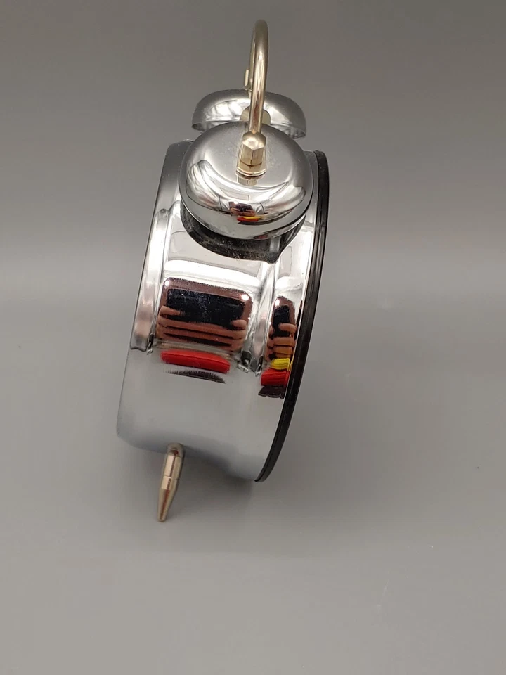 Vintage Desktop Quartz Alarm Clock Easy to Use Works AA Battery included - Image 3 of 4