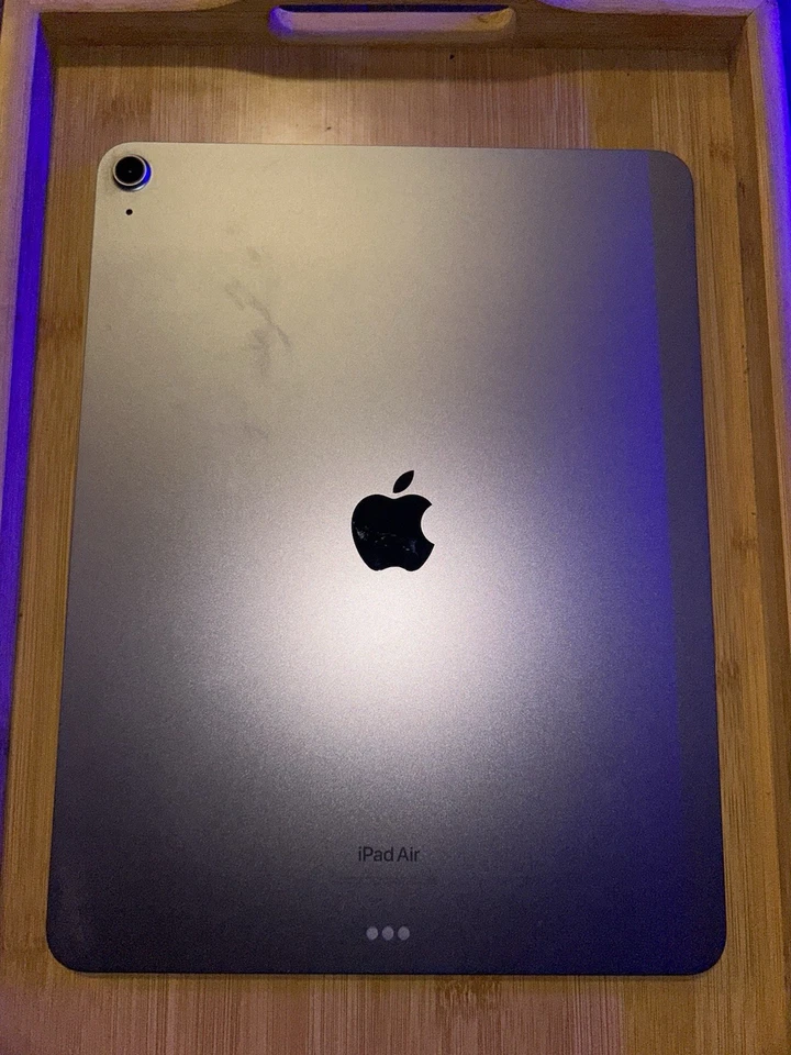 Apple iPad Air 13in 128GB M2. Demo Mode. Read Description for Details - Image 3 of 3