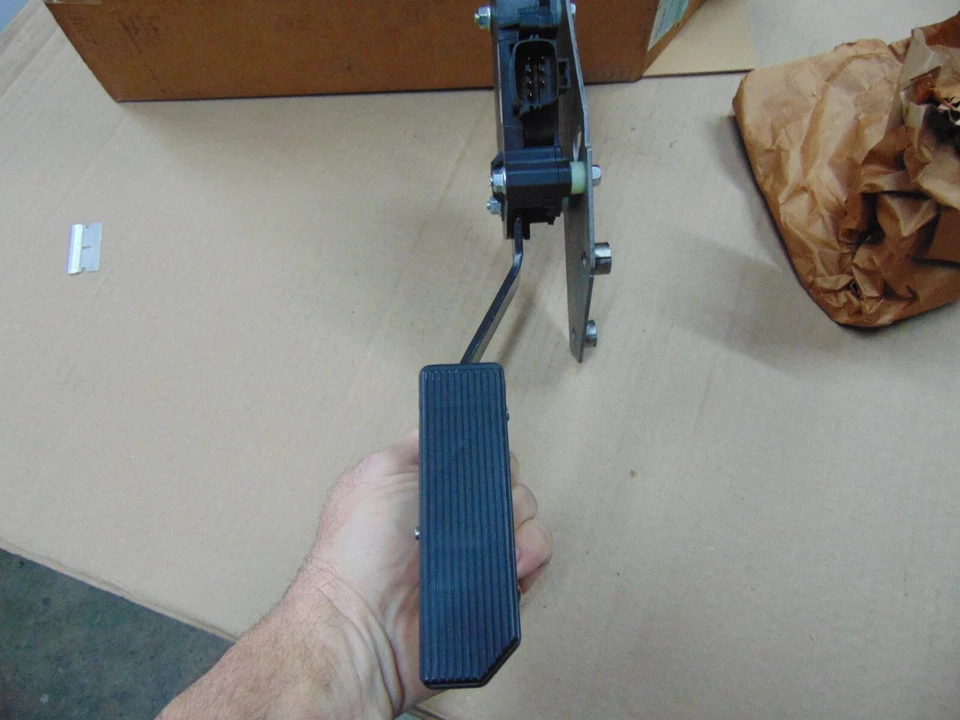 05-12 FORD ECONOLINE E150 E250 E350 ACCELERATOR PEDAL ASSEMBLY 5C2Z-9F836-AA - Image 2 of 4