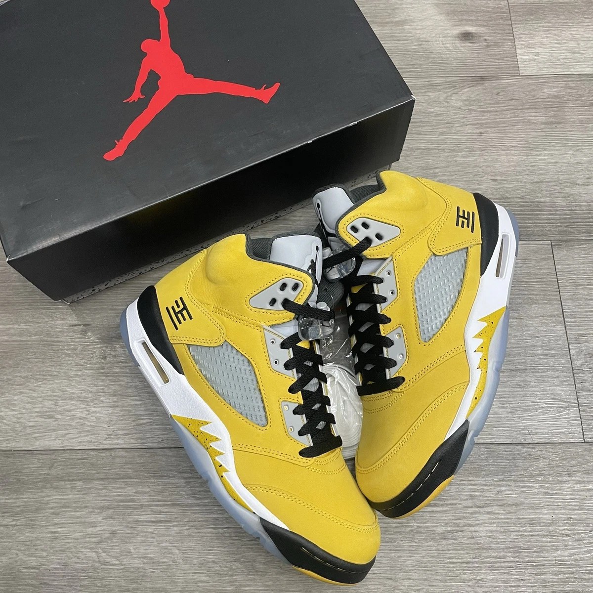 Preços baixos em Jordan 5 Retro T23 Tokyo | eBay