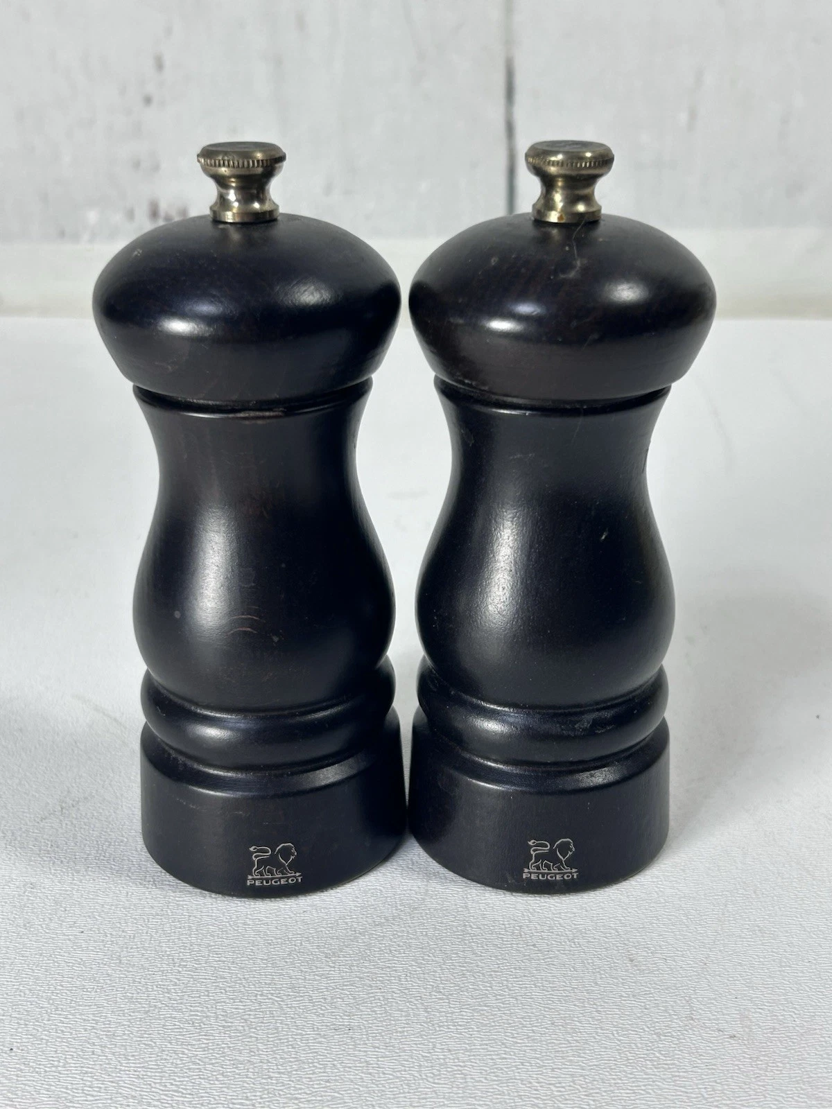 WILLIAMS SONOMA PEUGEOT FRANCE SALT & PEPPER MILL GRINDERS CHOCOLATE BROWN