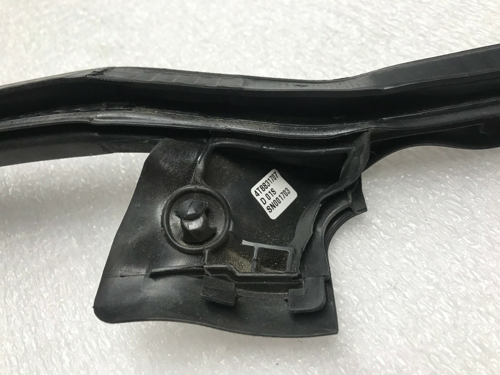 LAMBORGHINI HURACAN LP610 DRIVER LEFT SIDE DOOR RUBBER SEAL GASKET OEM 4T8831707