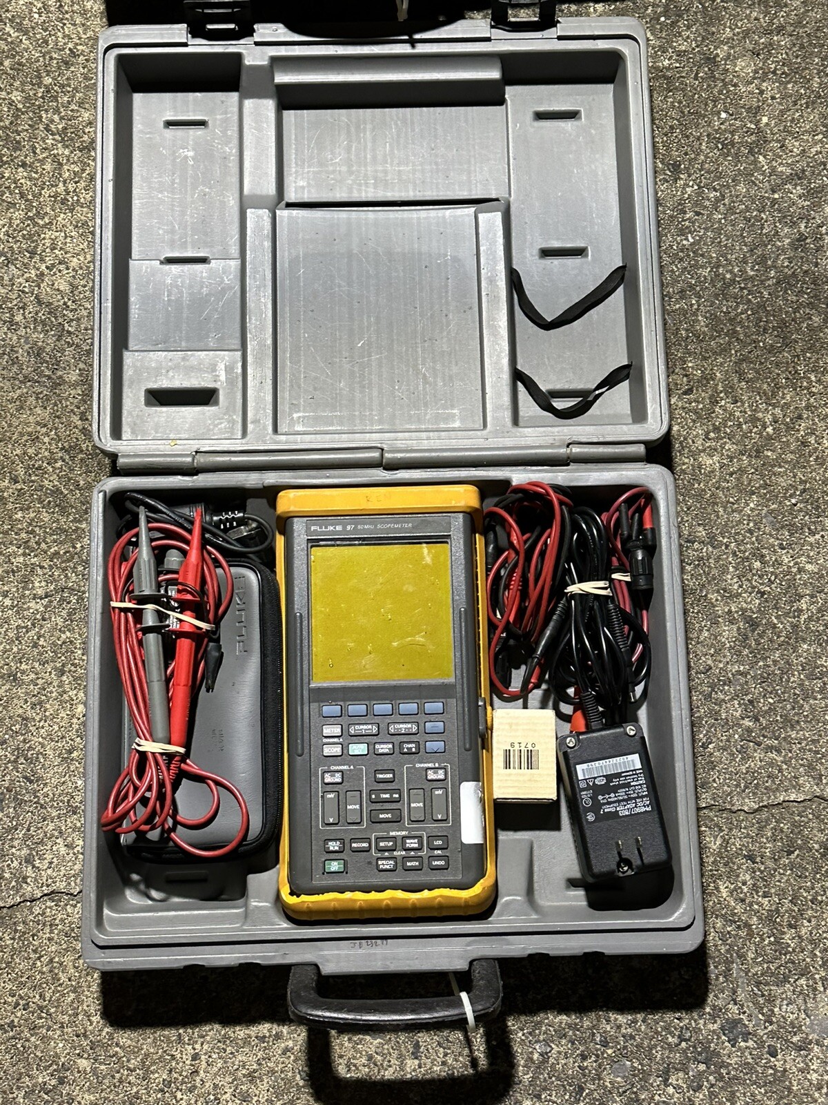 Fluke 97 Auto Scopemeter Dual Trace 50 MHz Handheld Oscilloscope
