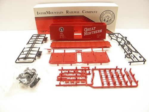 INTERMOUNTAIN -10' 6" ALTO AAR BOXCAR -CHICAGO & NOROESTE #82982 -ESCALA HO-KIT | Zustand: New