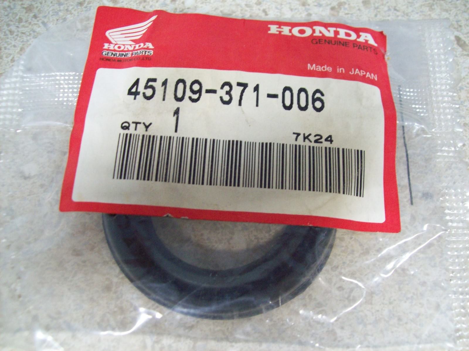 NOS OEM Honda F. Brake Piston Boot 751981 GL1100 GL1000 CB750FK7