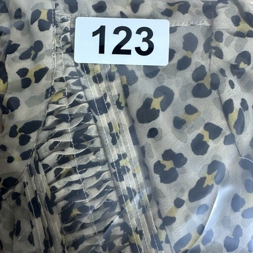 Blusa Banana Republic Para Mujer’s S Estampado Leopardo Gasa Mob Esposa Oficina Sirena - Imagen 13 de 13