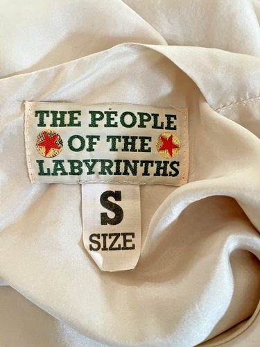 Top crema seda estampado a mano The People of the Labyrinths talla pequeña - Imagen 6 de 6