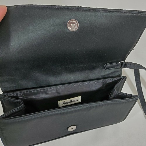 Formal Handbag Clutch Neiman Marcus Black Chevron Quilted Wristlet Purse 8"x4" - Picture 9 of 11