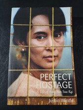 Perfect Hostage - Life of Aung San Suu Kyi by Justin Wintle - Paperback